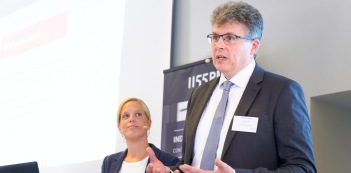 Fachvortrag "Internationale Schiedsverfahren im Überblick". Vortragsreferenten: Dr. Ulrike Wesche, Dietmar Ludolph". Urheber des Fotos: Nicolas Det. Alle Nutzungsrechte bezahlt durch die 1155PM consultants GmbH 